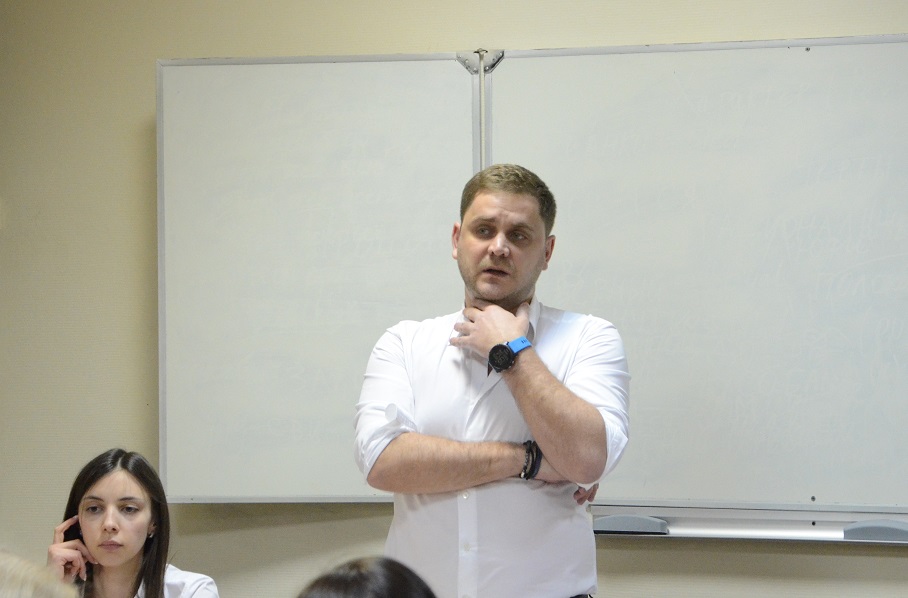 26 февраля на мастер-классе в ИКМ Сергей Михайлович выбрал актуальную тему «Принятие решений в условиях неопределенности»